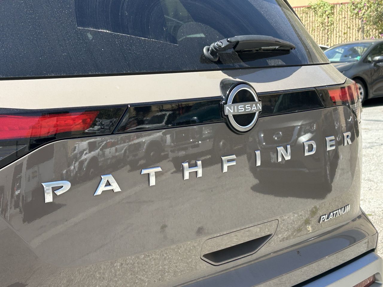 2024 Nissan Pathfinder Platinum photo 5