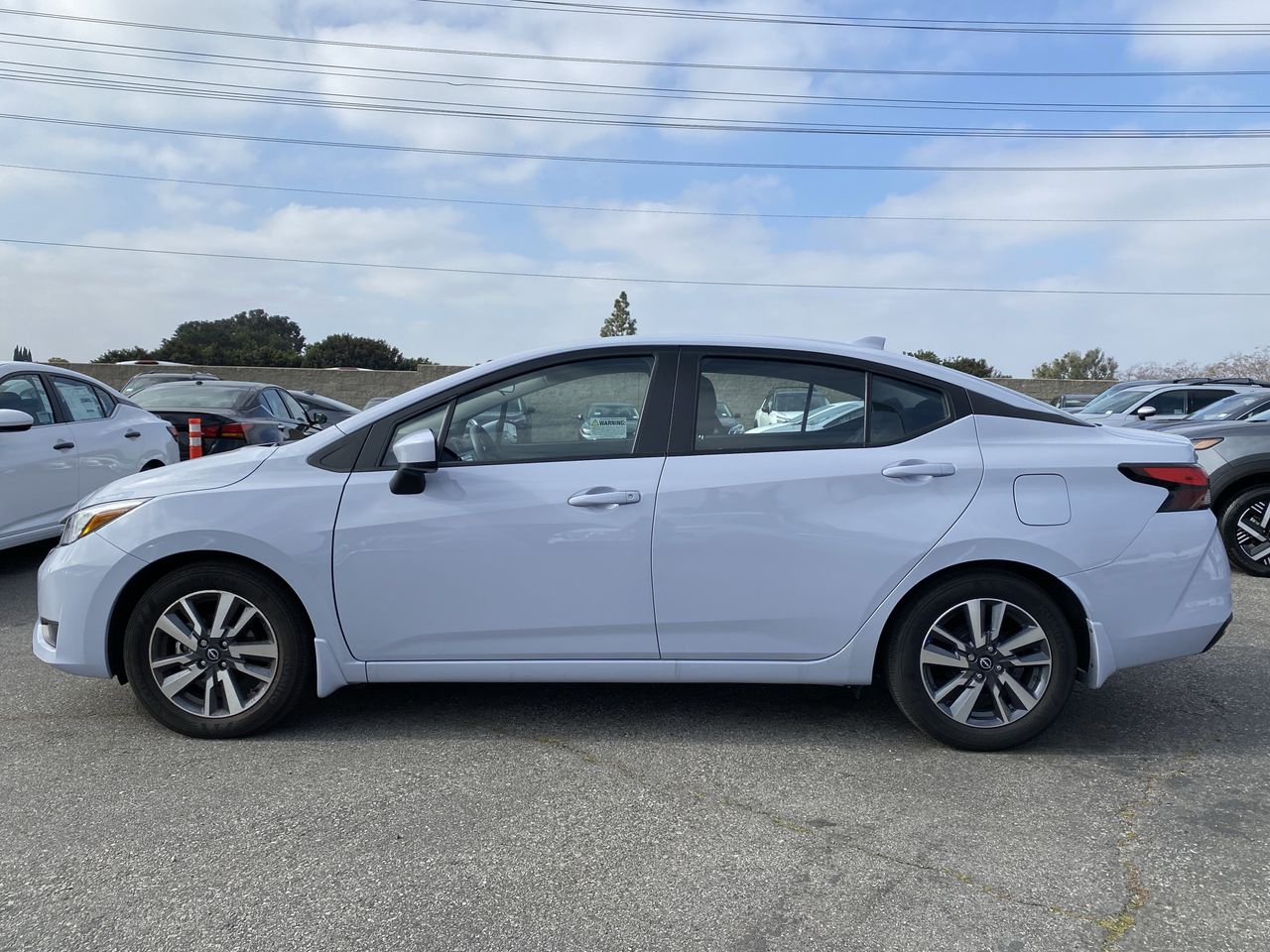 2025 Nissan Versa 1.6 SV photo 3