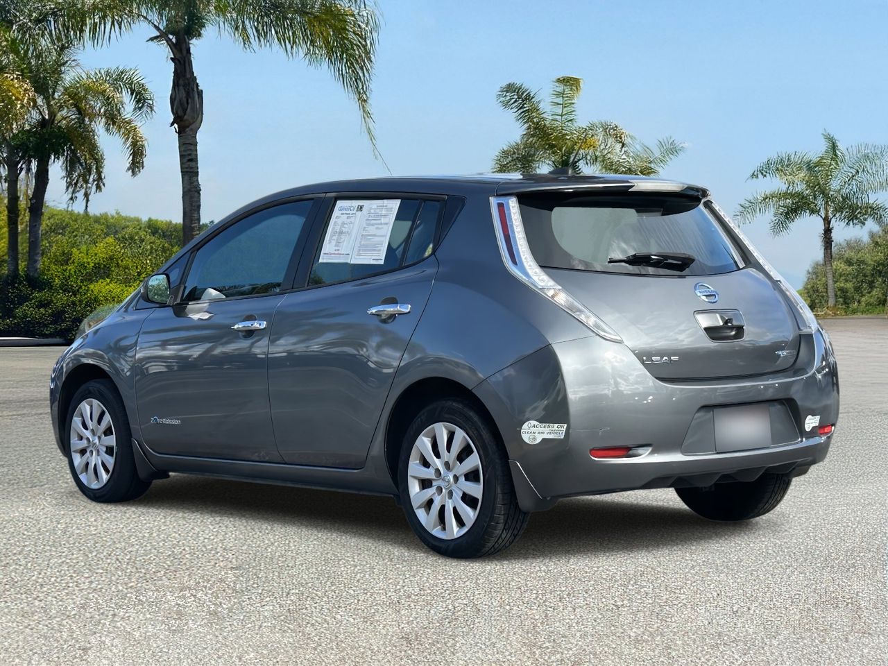 2016 Nissan LEAF S photo 2