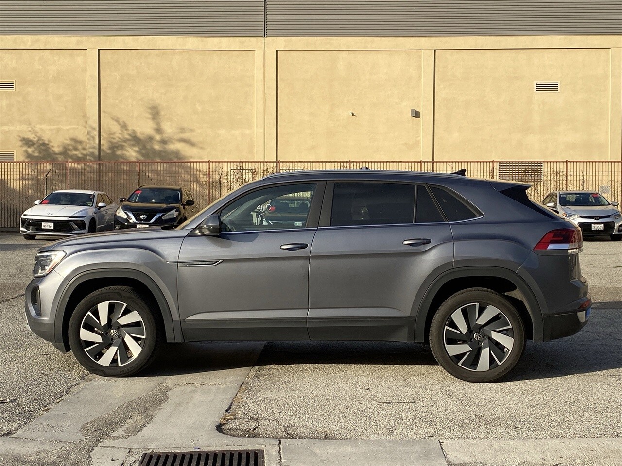 2024 Volkswagen Atlas Cross Sport SE Technology photo 2