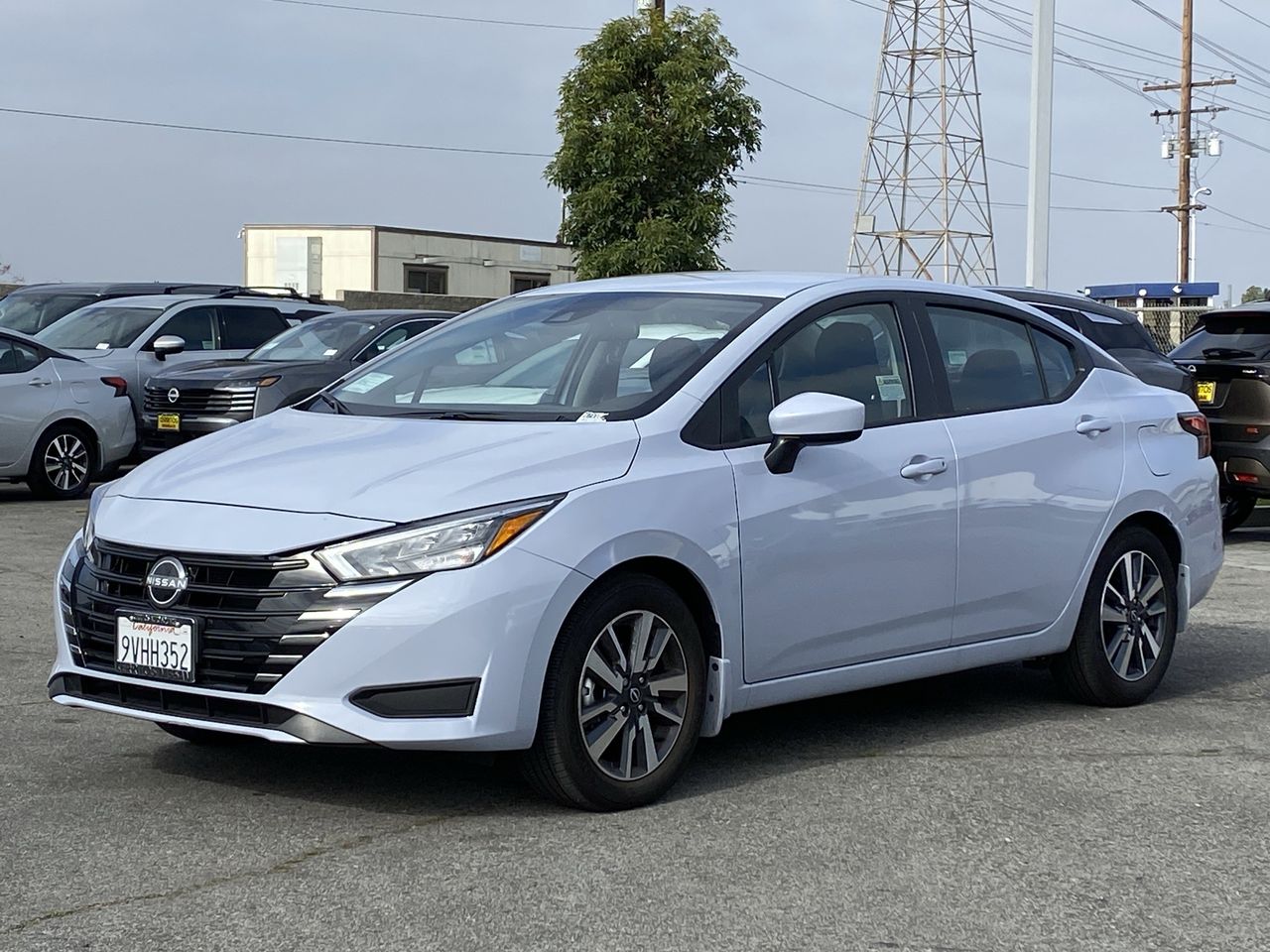 2025 Nissan Versa 1.6 SV photo 2