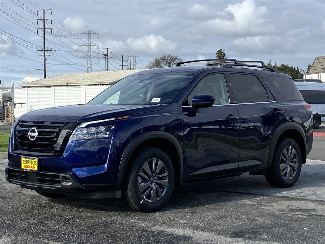 2025 Nissan Pathfinder SV's photo
