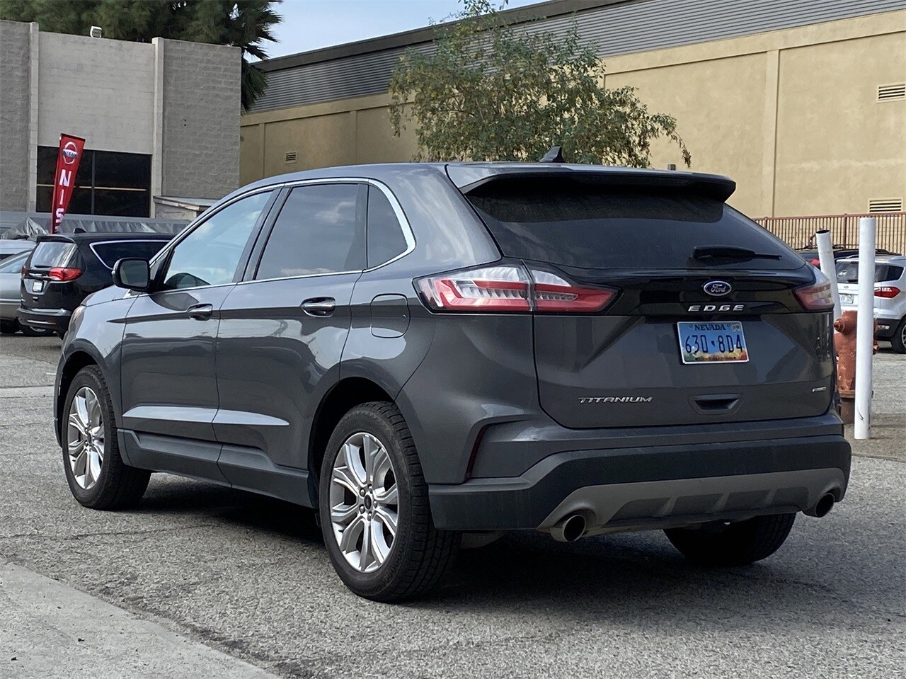 2023 Ford Edge Titanium photo 2
