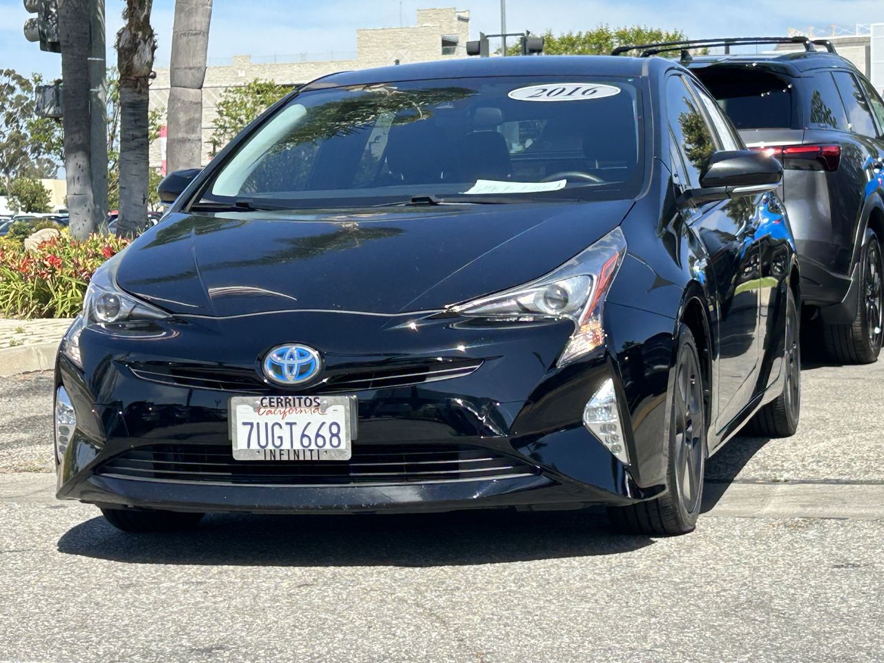 2016 Toyota Prius Three Touring photo 6
