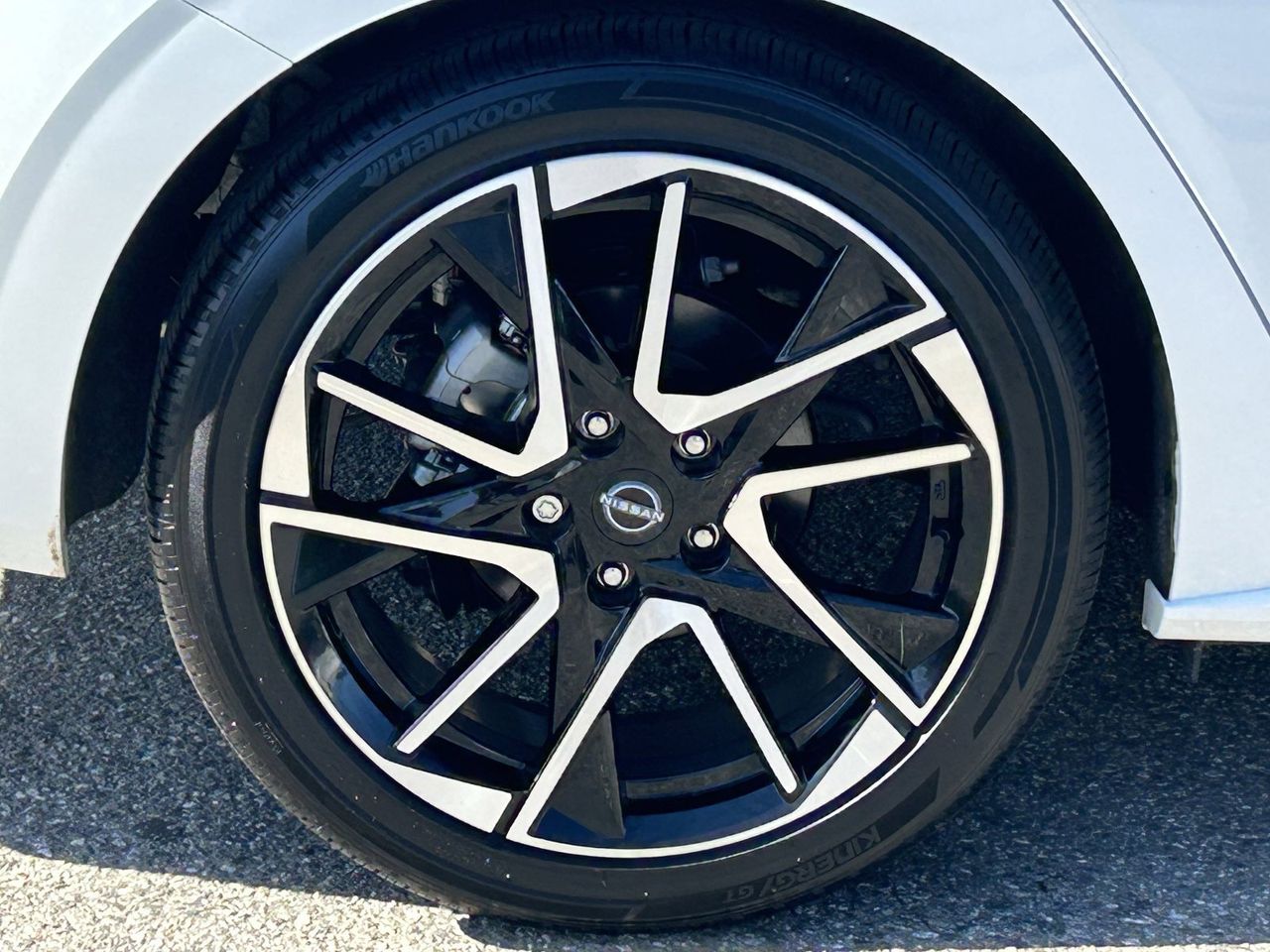 2025 Nissan Sentra SR photo 3