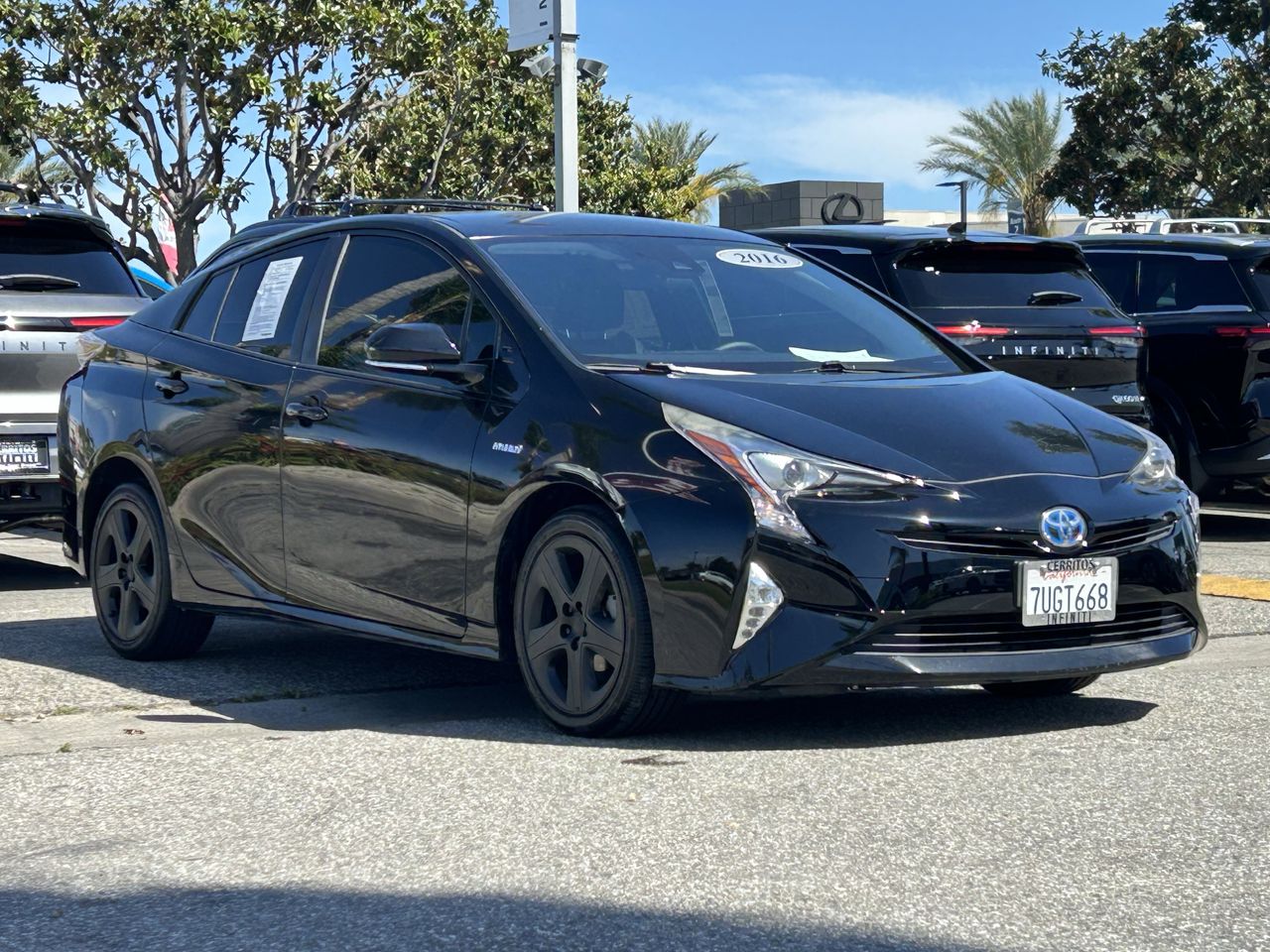 2016 Toyota Prius Three Touring photo 5