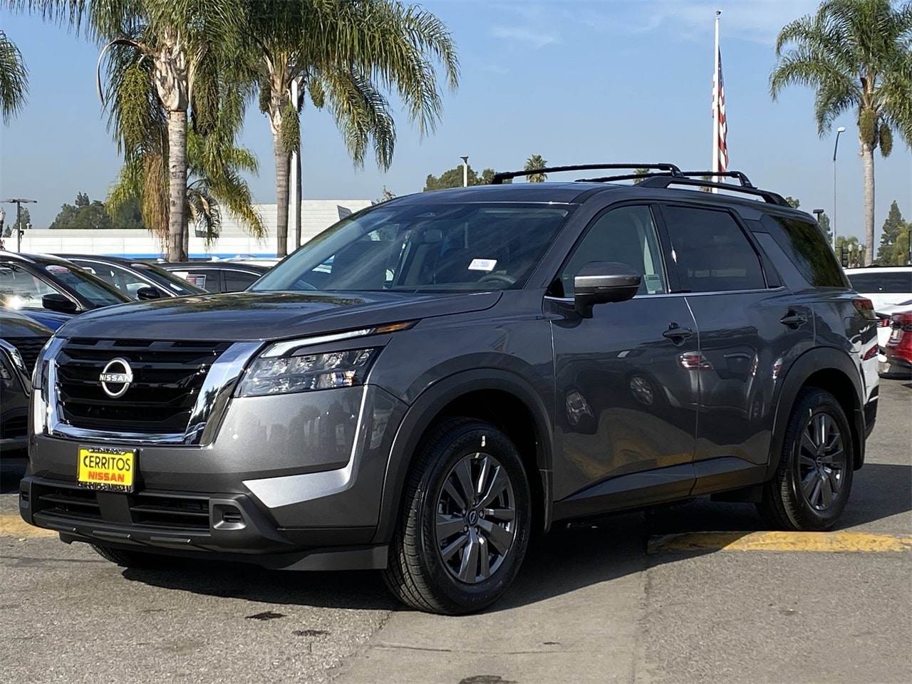 2025 Nissan Pathfinder SV's photo