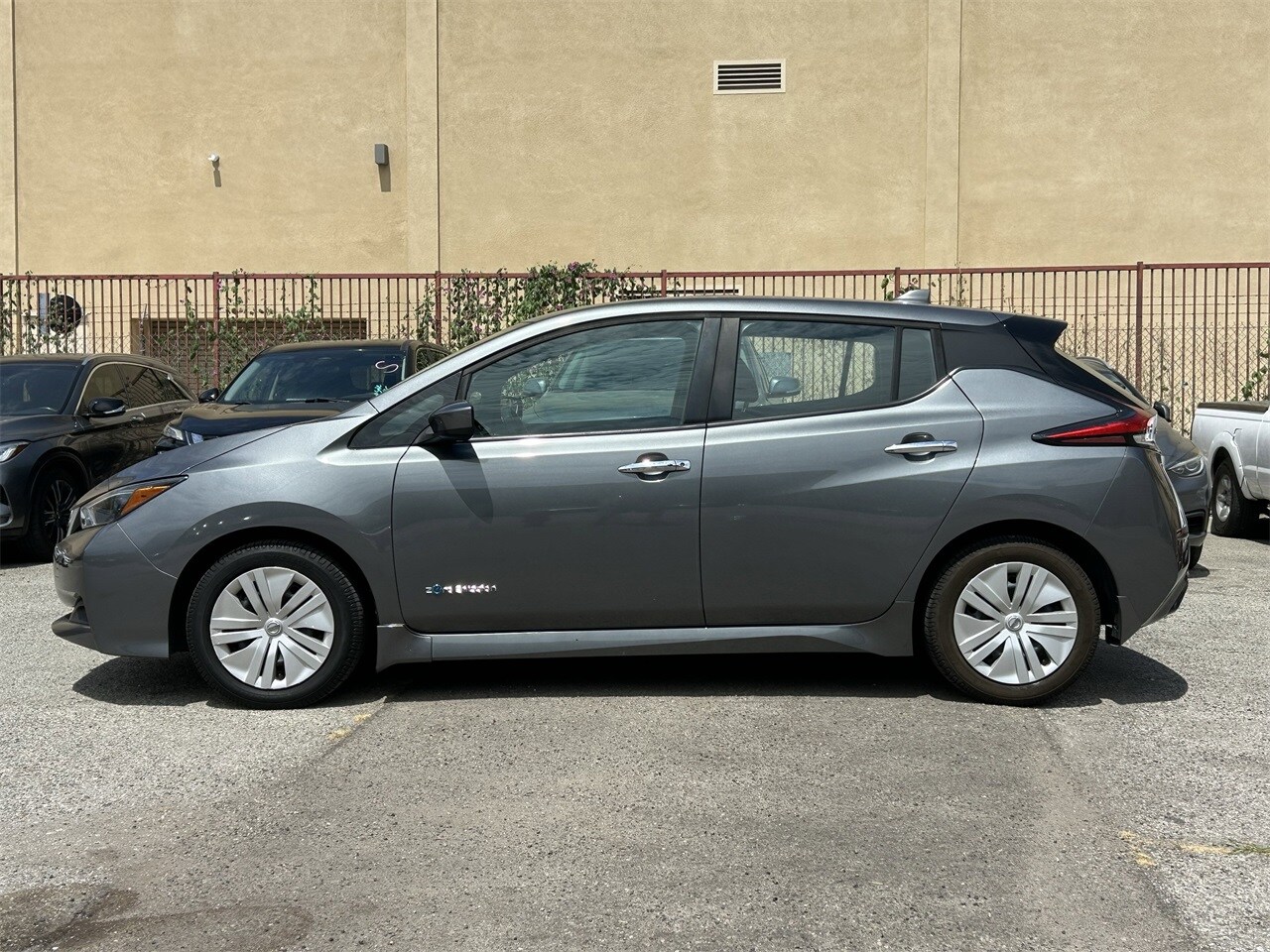 2019 Nissan Leaf S photo 2