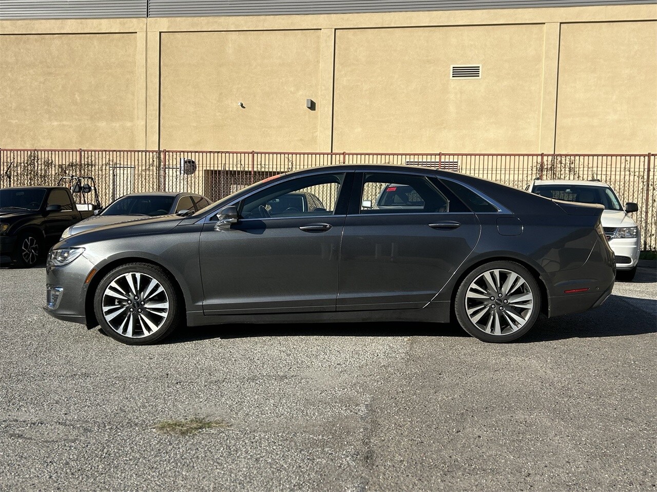 2019 Lincoln MKZ Hybrid Reserve photo 2