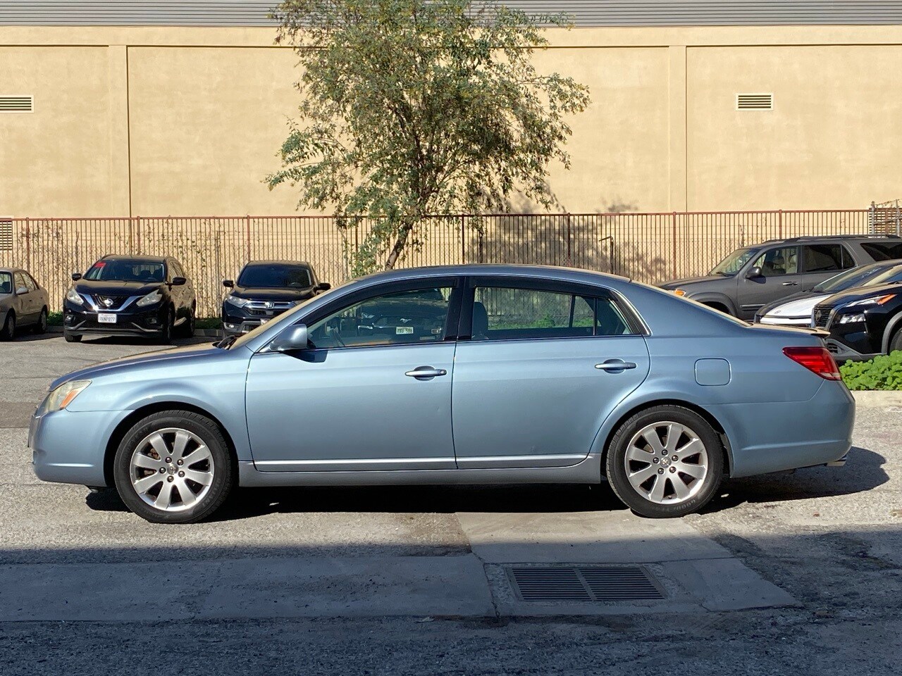 2006 Toyota Avalon XLS photo 2