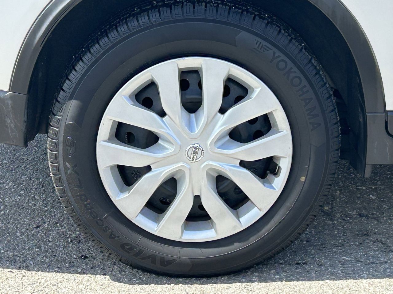 2016 Nissan Rogue S photo 3