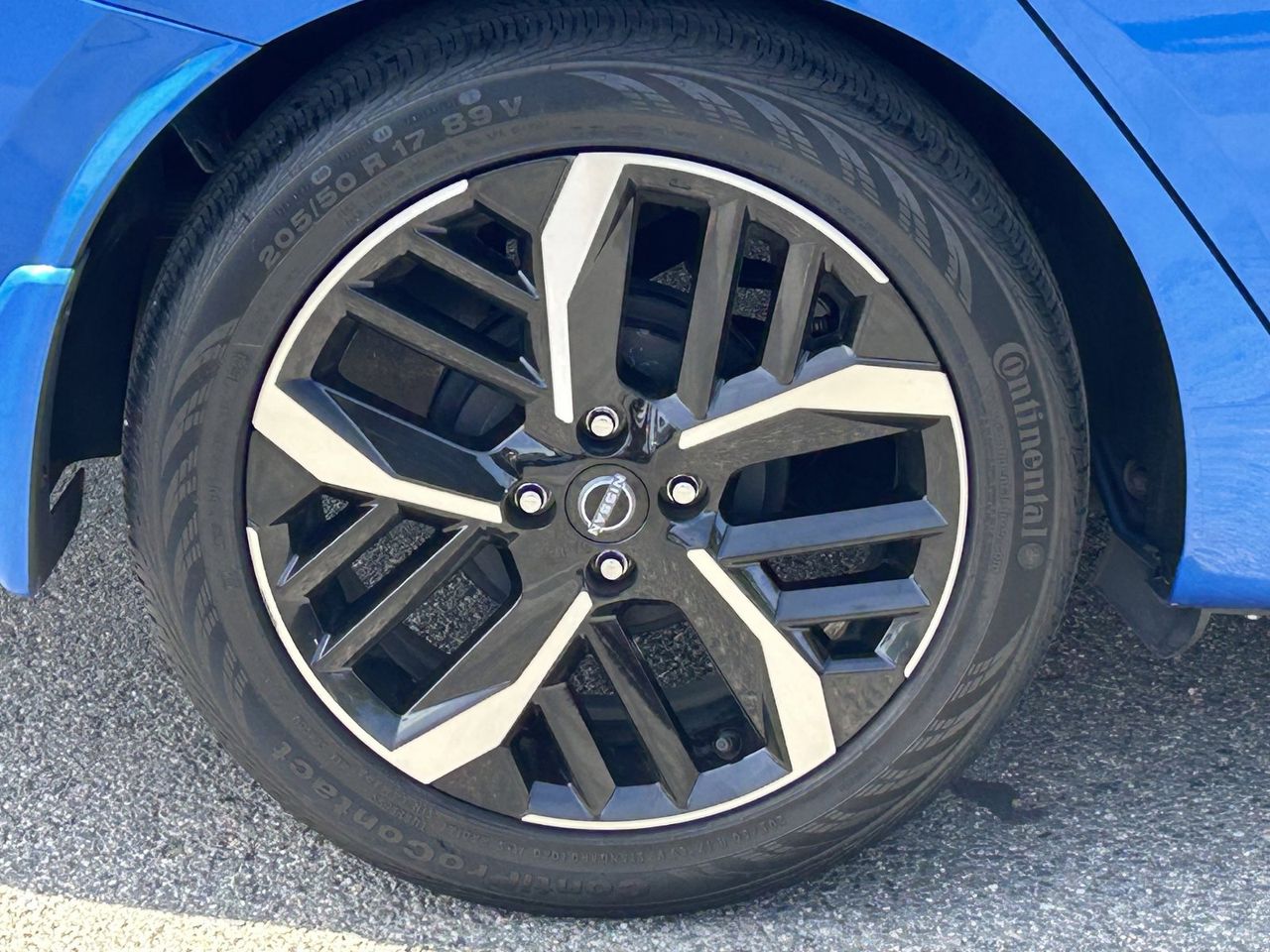 2023 Nissan Versa 1.6 SR photo 3