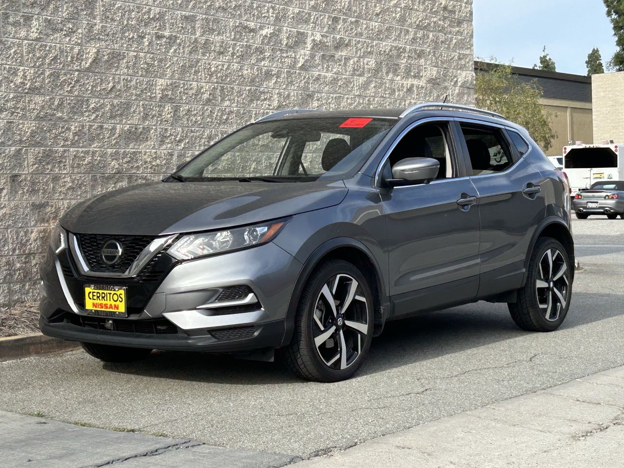 2022 Nissan Rogue Sport SL photo 2