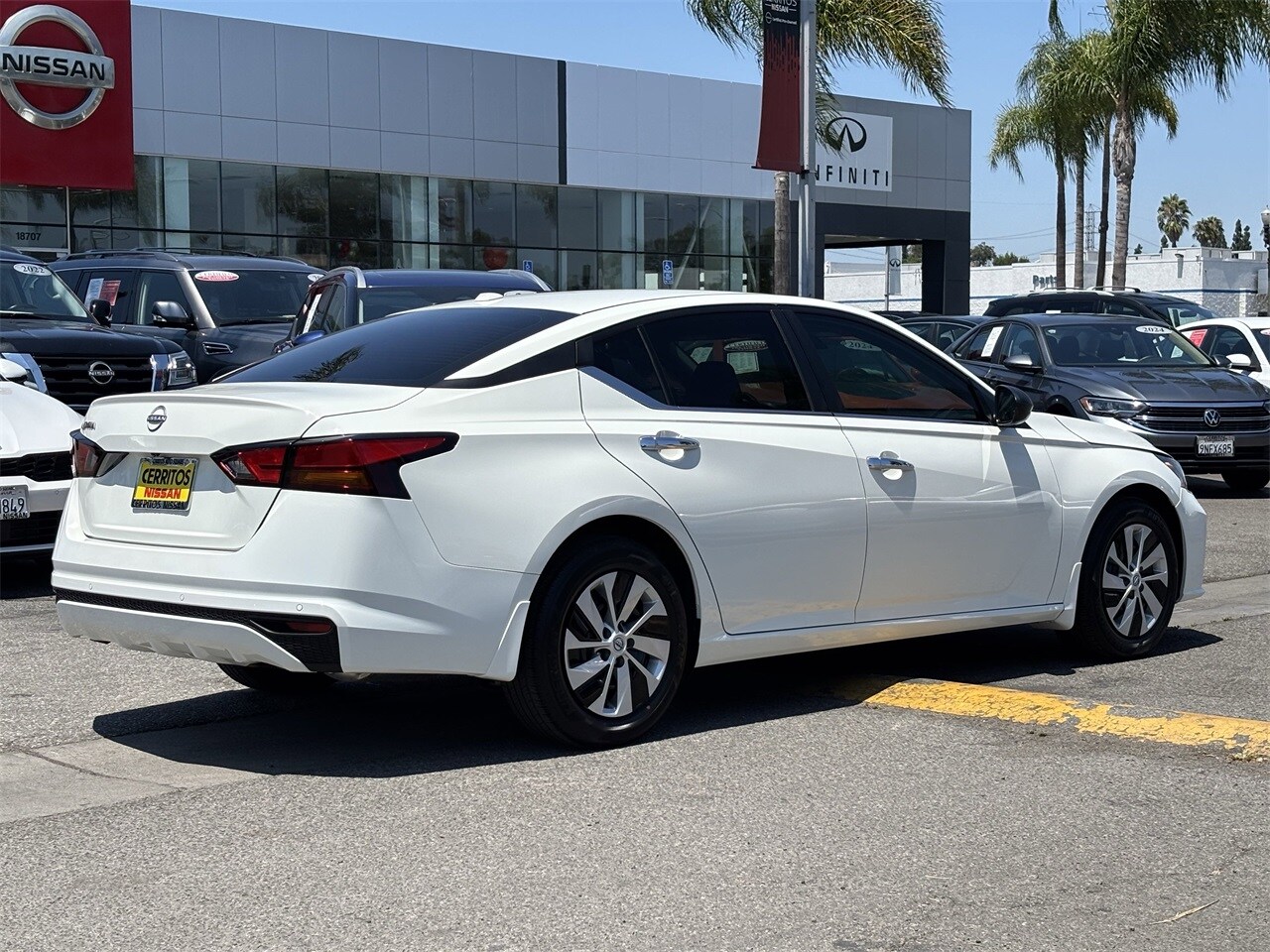2025 Nissan Altima S photo 3