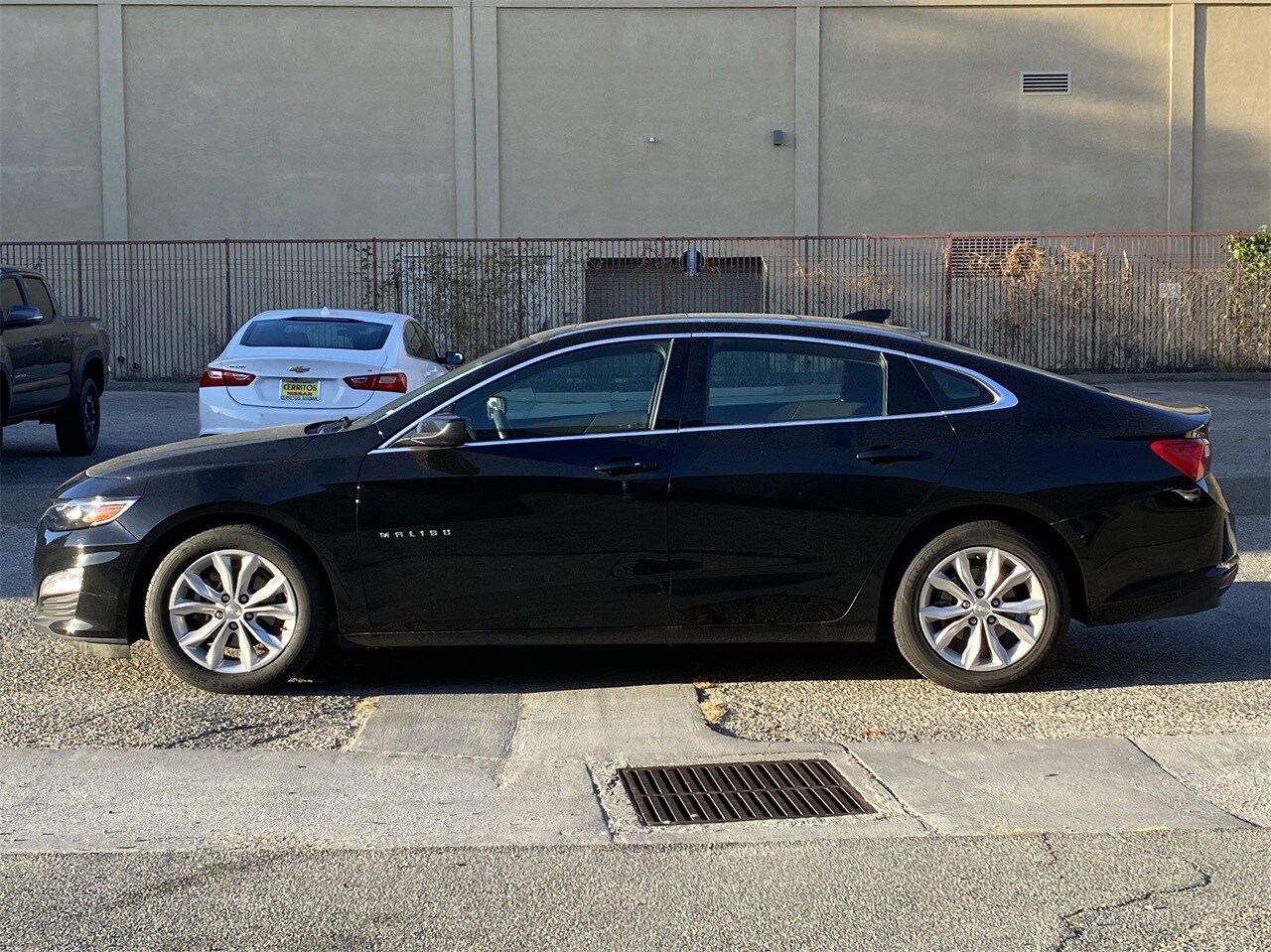 2024 Chevrolet Malibu 1LT photo 2