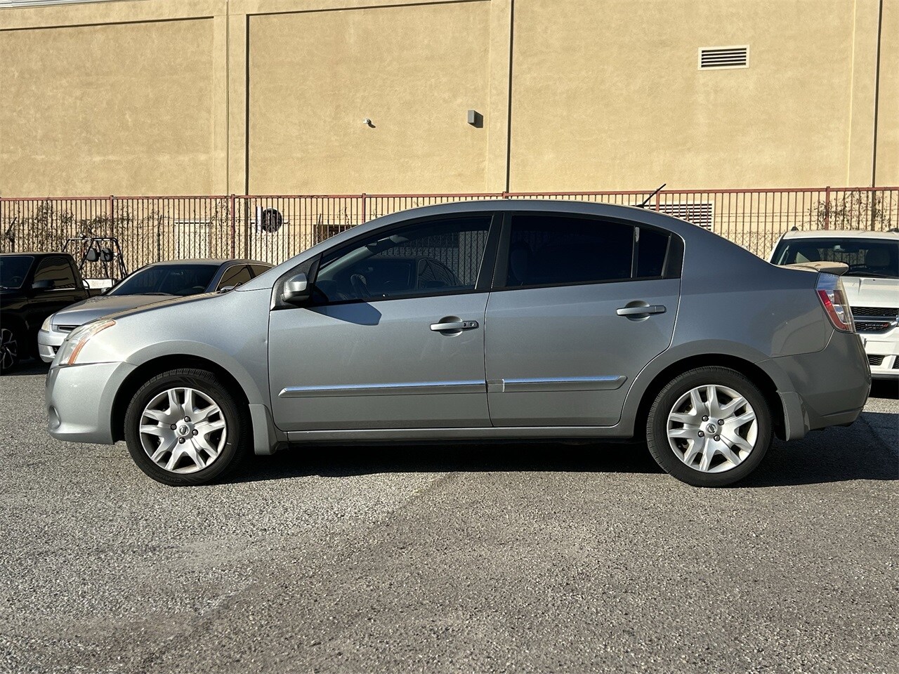 2011 Nissan Sentra 2.0 S photo 2