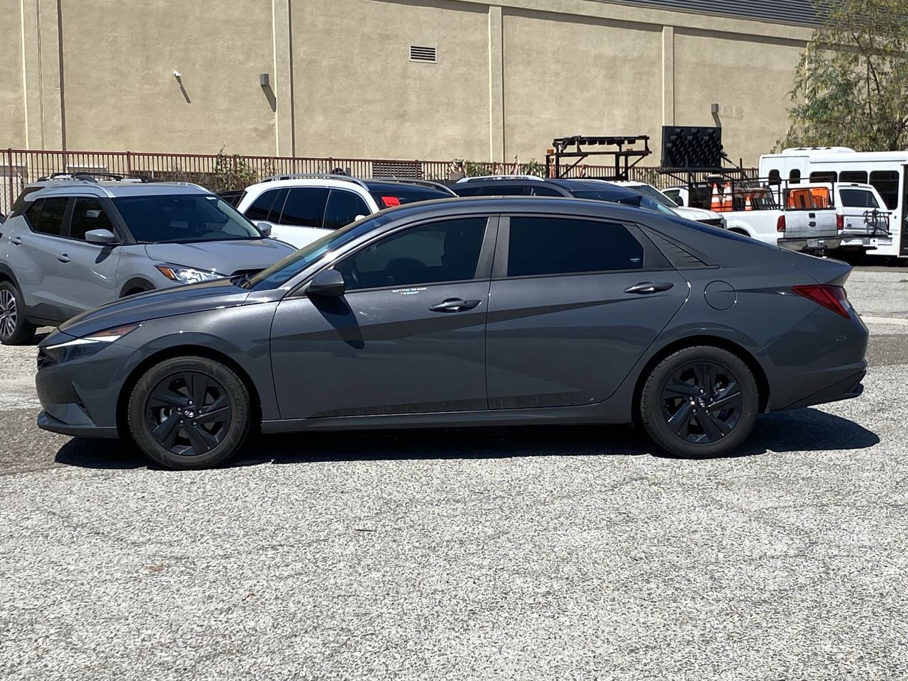 2023 Hyundai Elantra HEV Blue photo 3