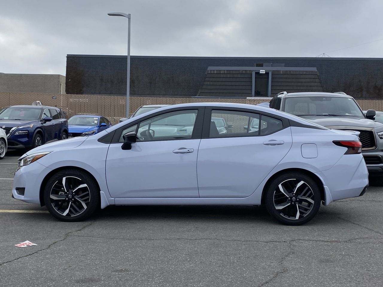 2025 Nissan Versa 1.6 SR photo 3