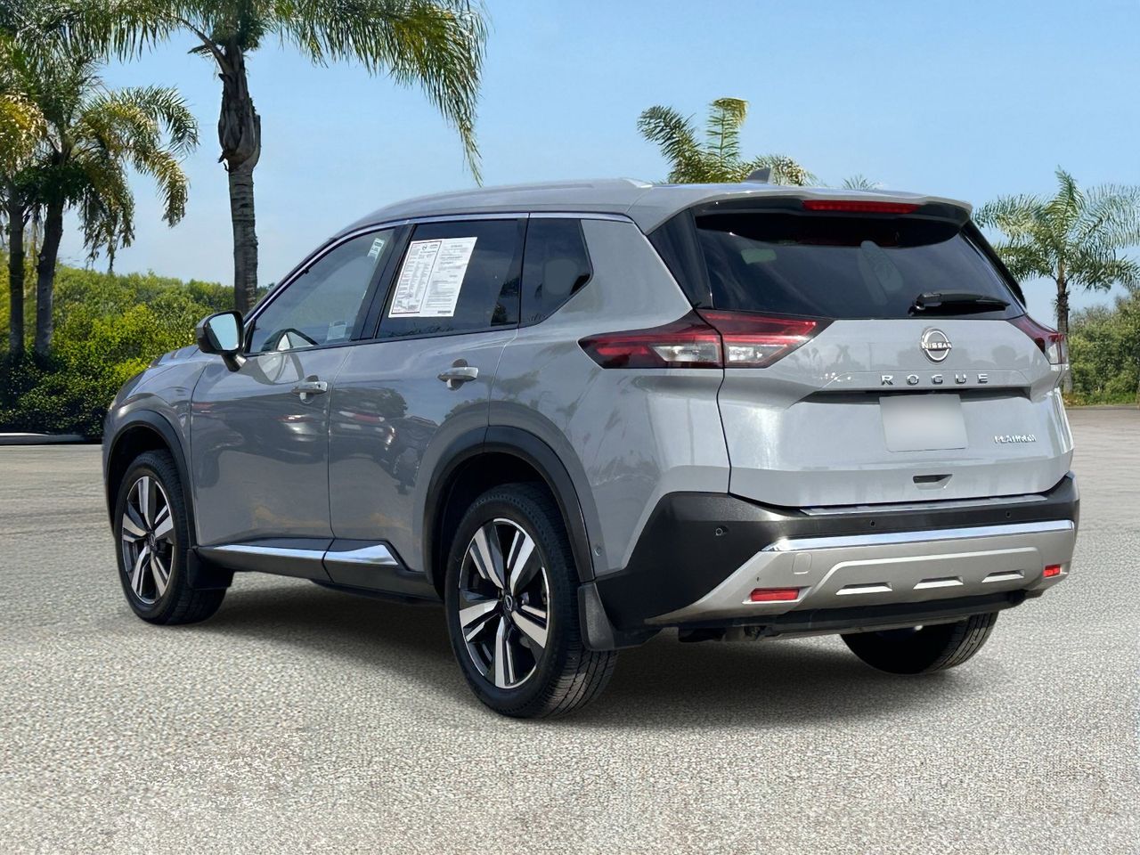 2023 Nissan Rogue Platinum photo 2