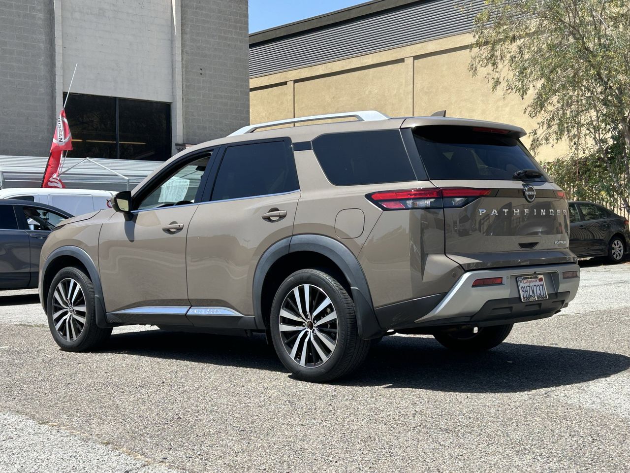 2024 Nissan Pathfinder Platinum photo 4