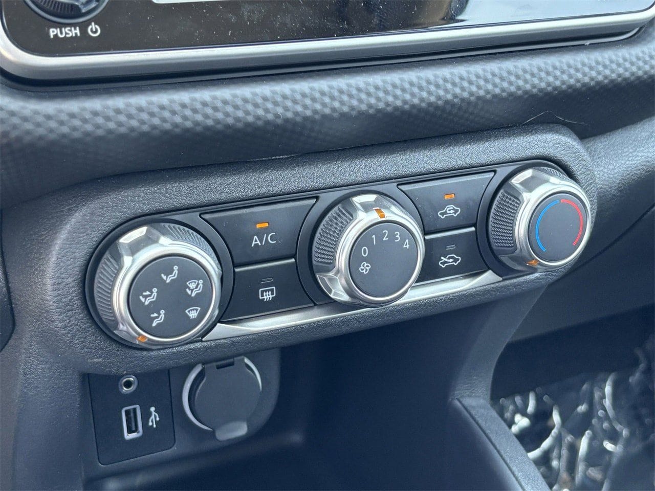 2025 Nissan KICKS PLAY Base - Photo 28