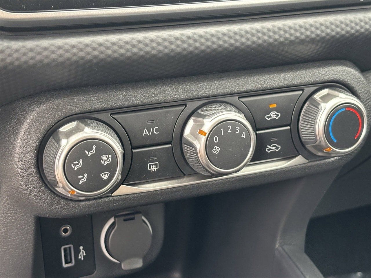 2025 Nissan KICKS PLAY Base - Photo 28
