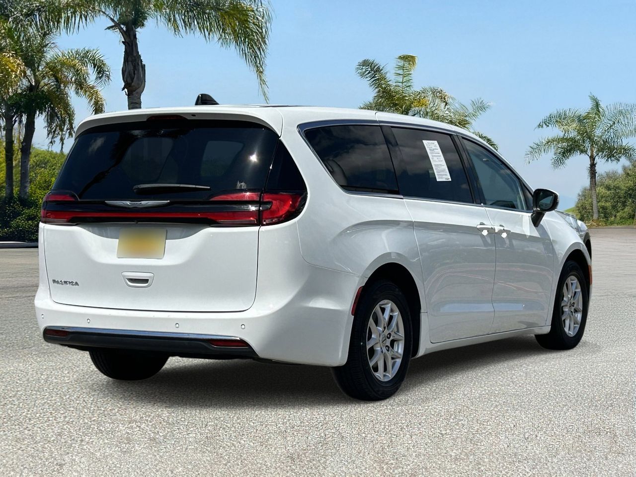 2023 Chrysler Pacifica Touring L photo 4