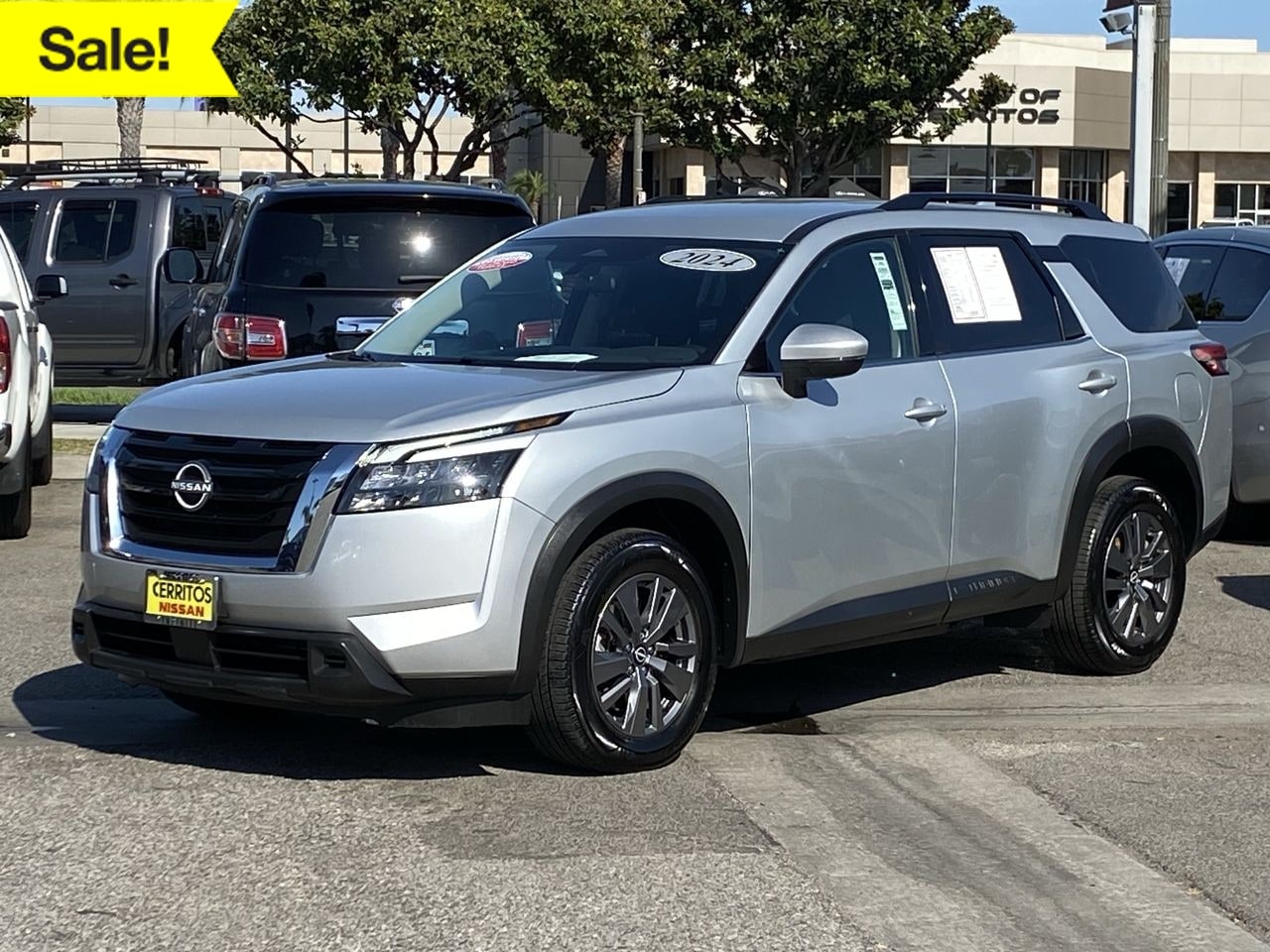 Brilliant Silver Metallic 2024 Nissan Pathfinder SUV / Crossover Front-Wheel Drive 9-Speed Automatic