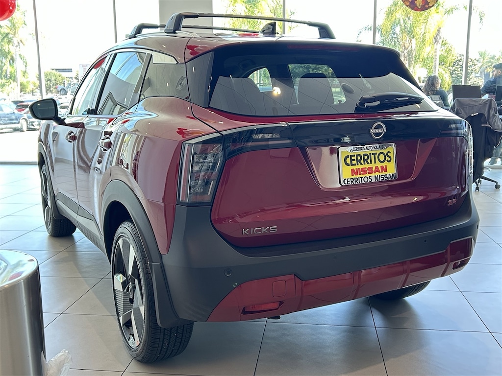 New 2026 Nissan Kicks SR SUV