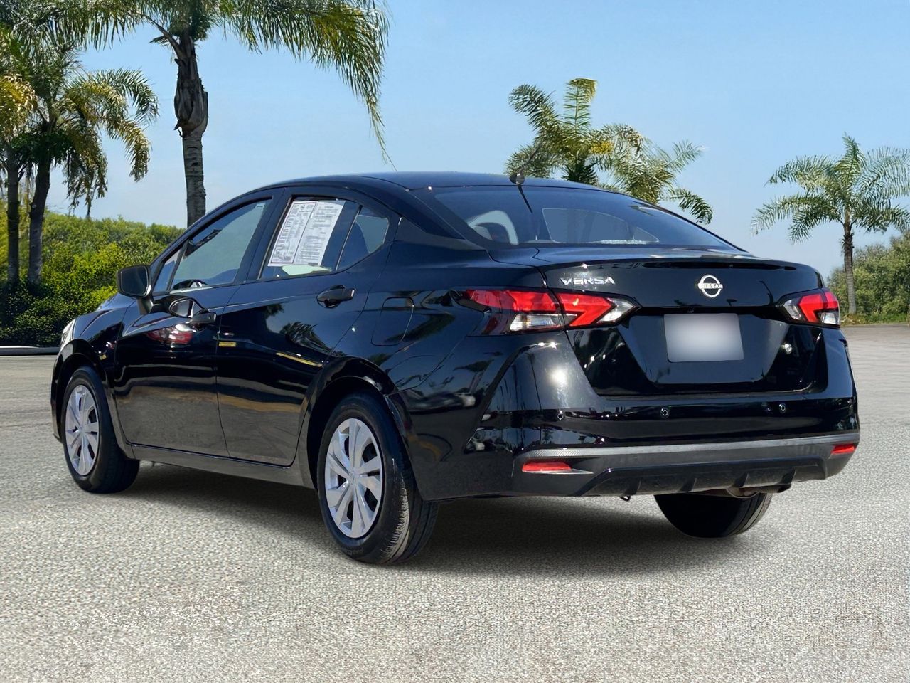 2023 Nissan Versa 1.6 S photo 2