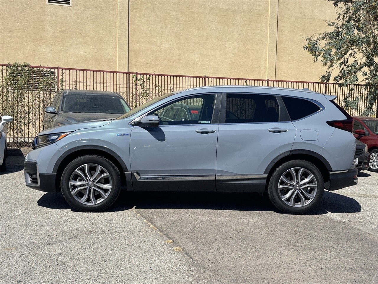 2022 Honda CR-V Hybrid Touring photo 2