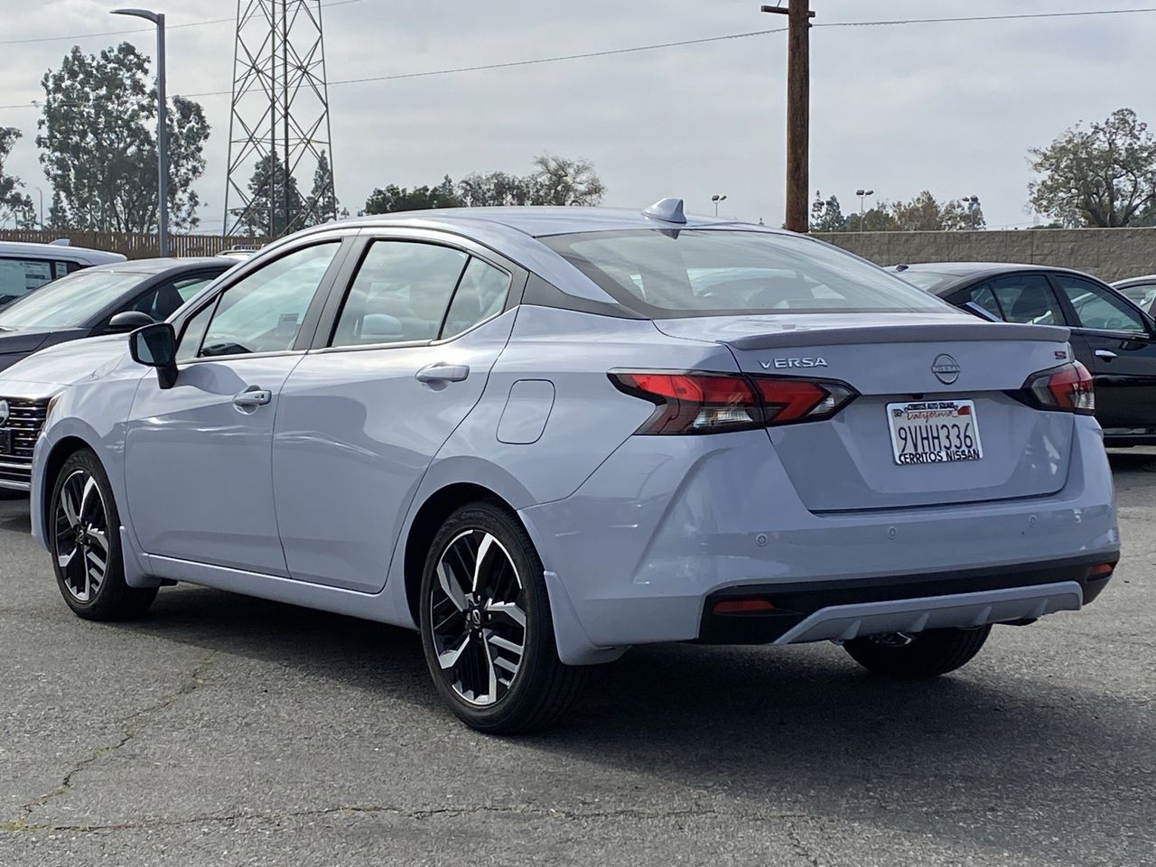 2025 Nissan Versa 1.6 SR photo 4