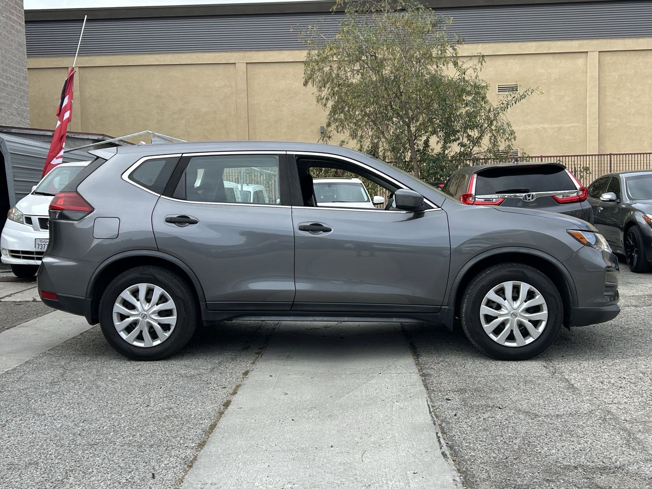 2019 Nissan Rogue S photo 3