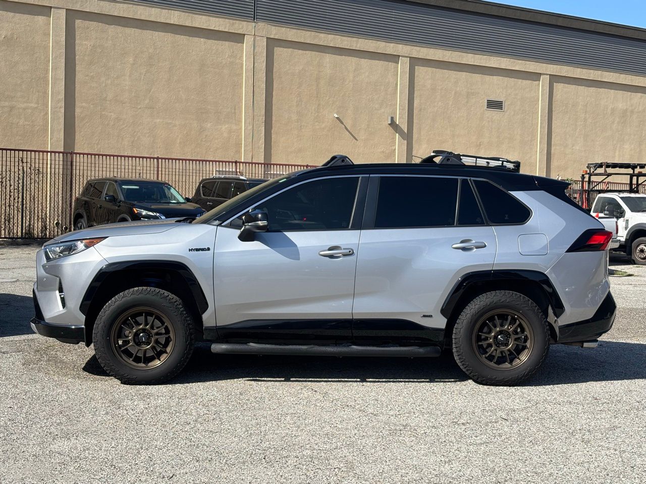 2019 Toyota RAV4 Hybrid XSE photo 3