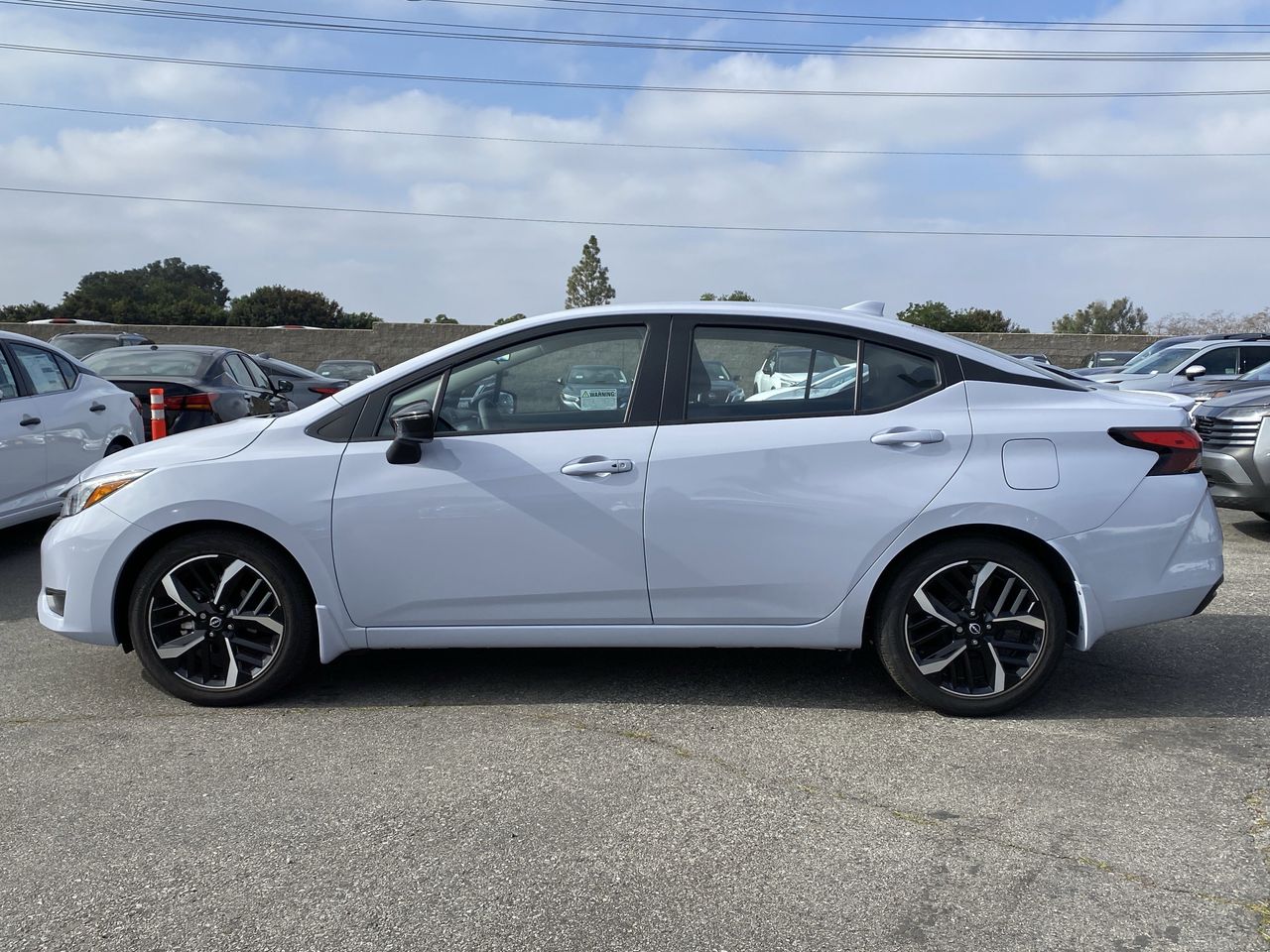 2025 Nissan Versa 1.6 SR photo 3