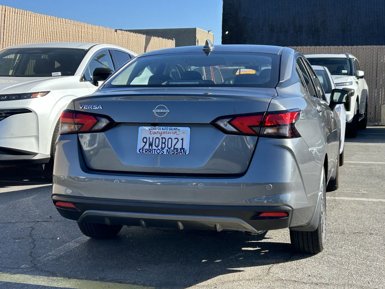 2025 Nissan Versa 1.6 SV photo 5