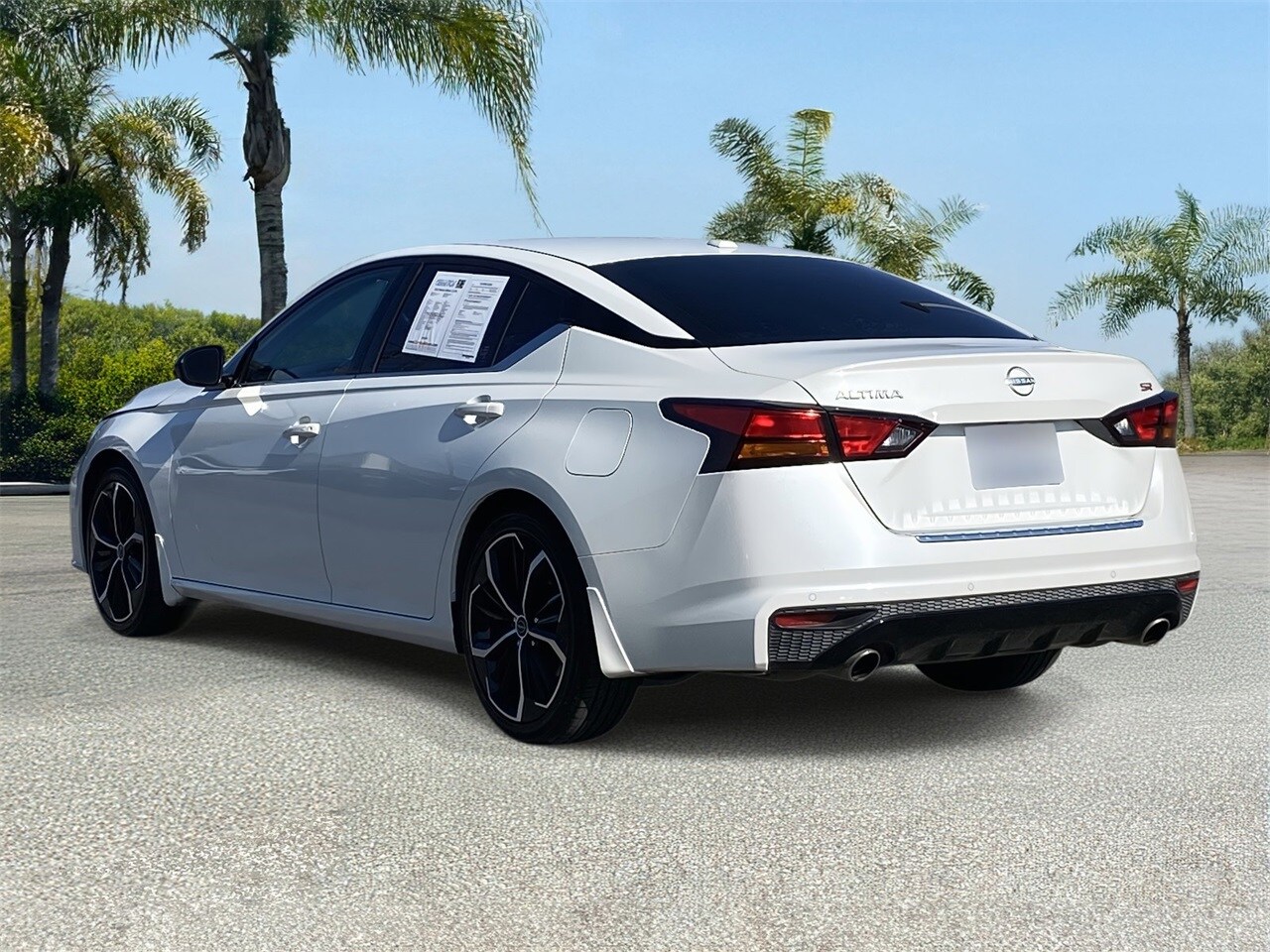 2023 Nissan Altima 2.5 SR photo 2