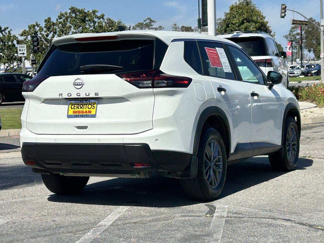 2025 Nissan Rogue S photo 4