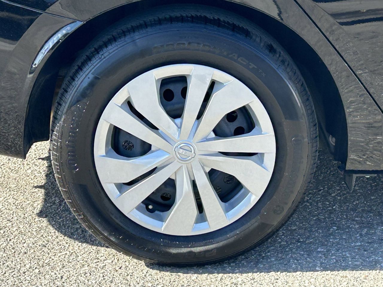 2023 Nissan Versa 1.6 S photo 3