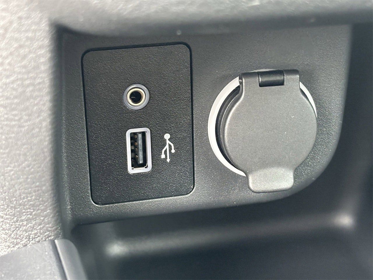 2025 Nissan KICKS PLAY Base - Photo 29