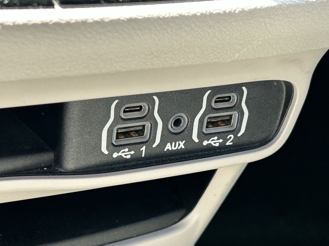 2023 Chrysler Pacifica Touring L photo 6