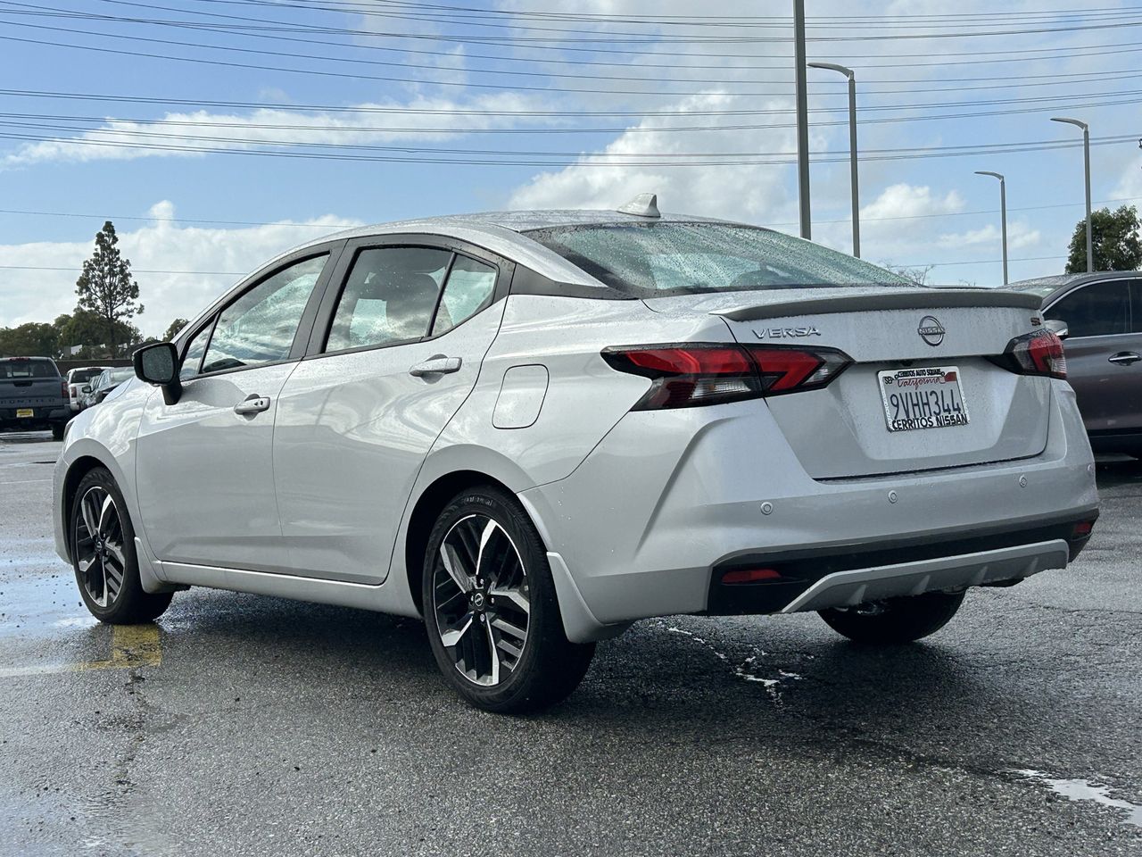 2025 Nissan Versa 1.6 SR photo 4