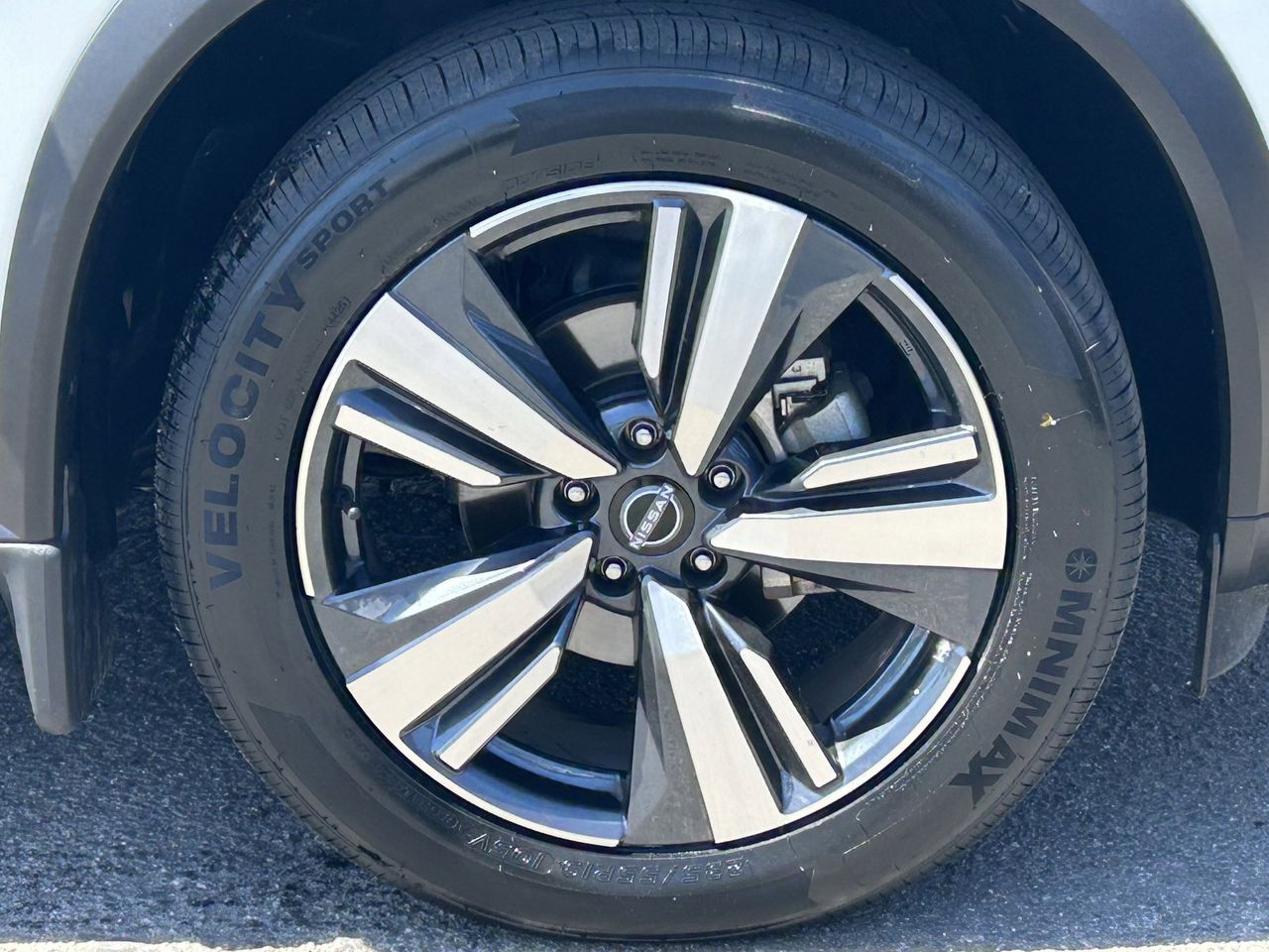 2023 Nissan Rogue Platinum photo 3