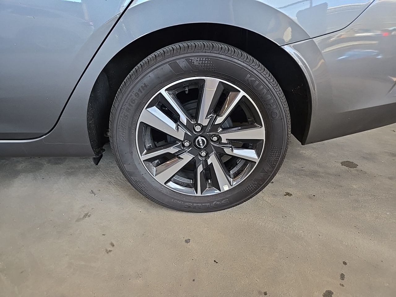 2025 Nissan Versa 1.6 SV photo 3