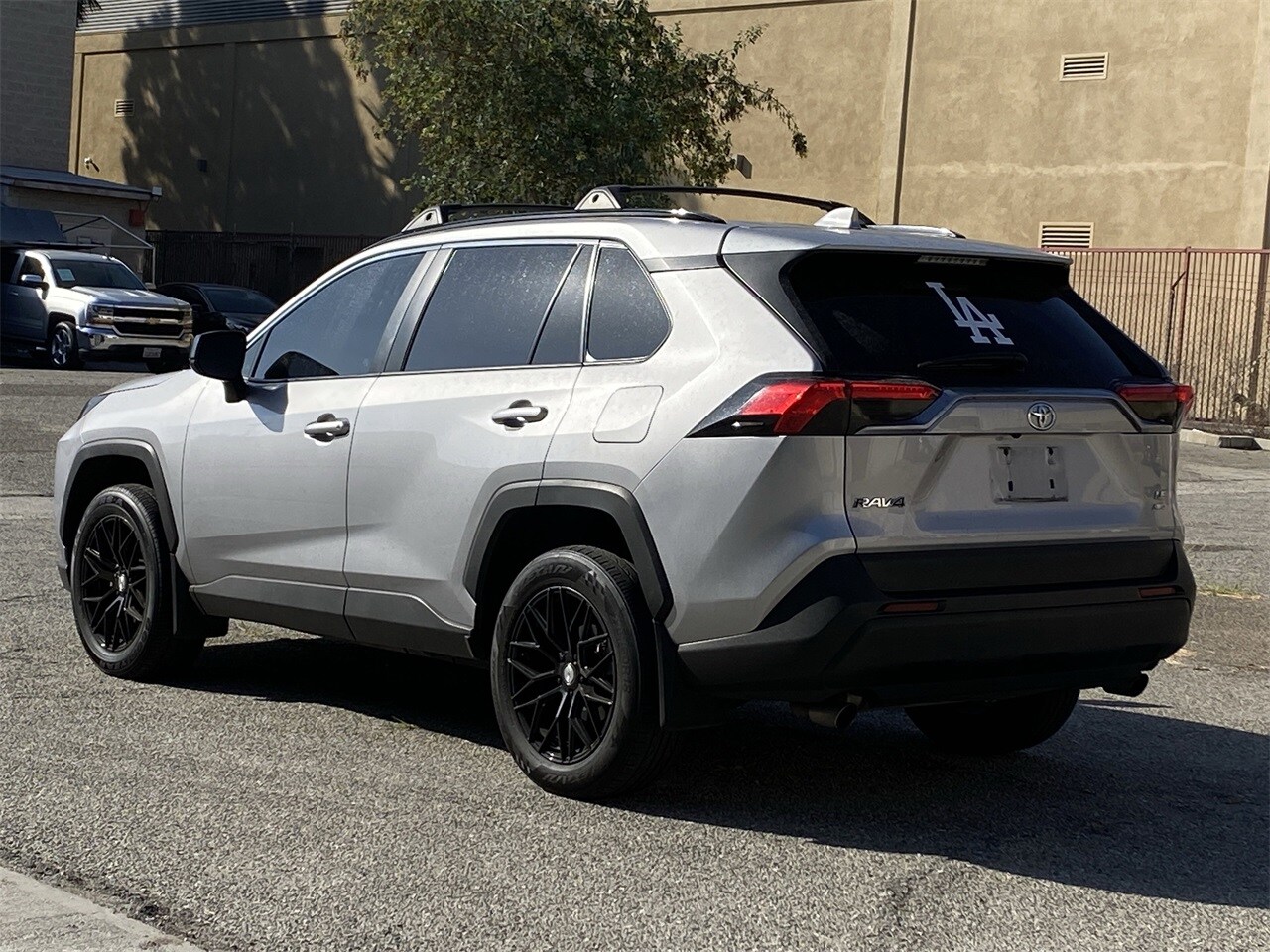 2021 Toyota RAV4 LE photo 2