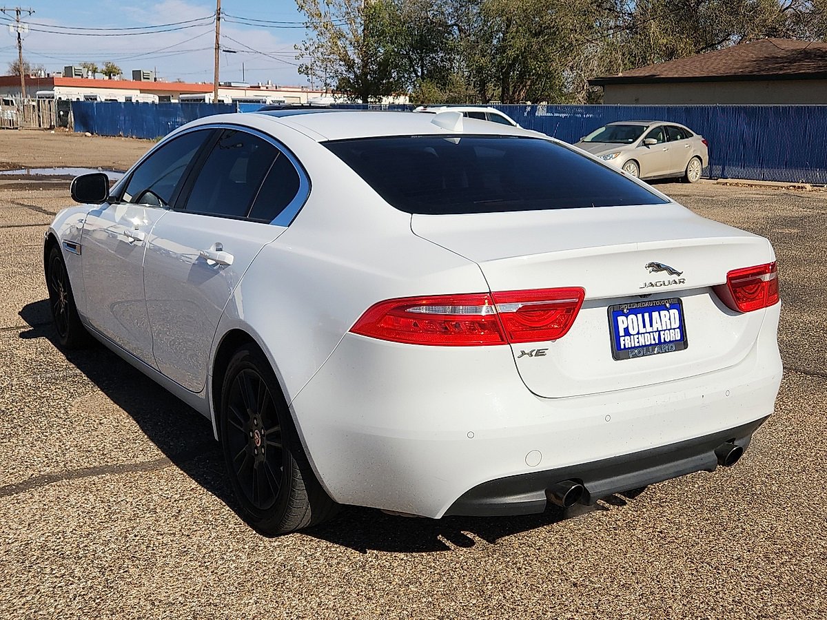 2017 Jaguar XE Premium photo 2