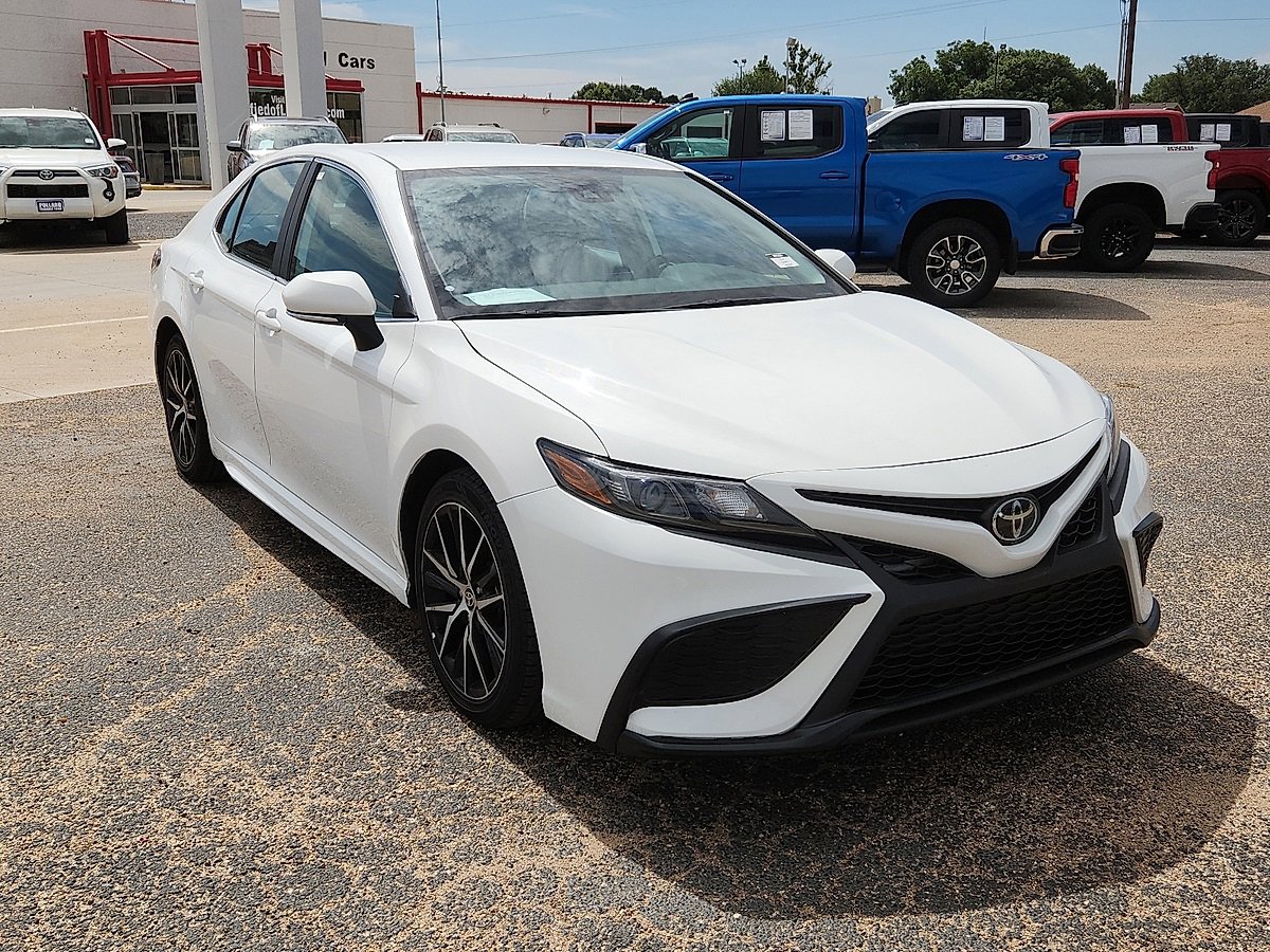 2024 Toyota Camry SE photo 4