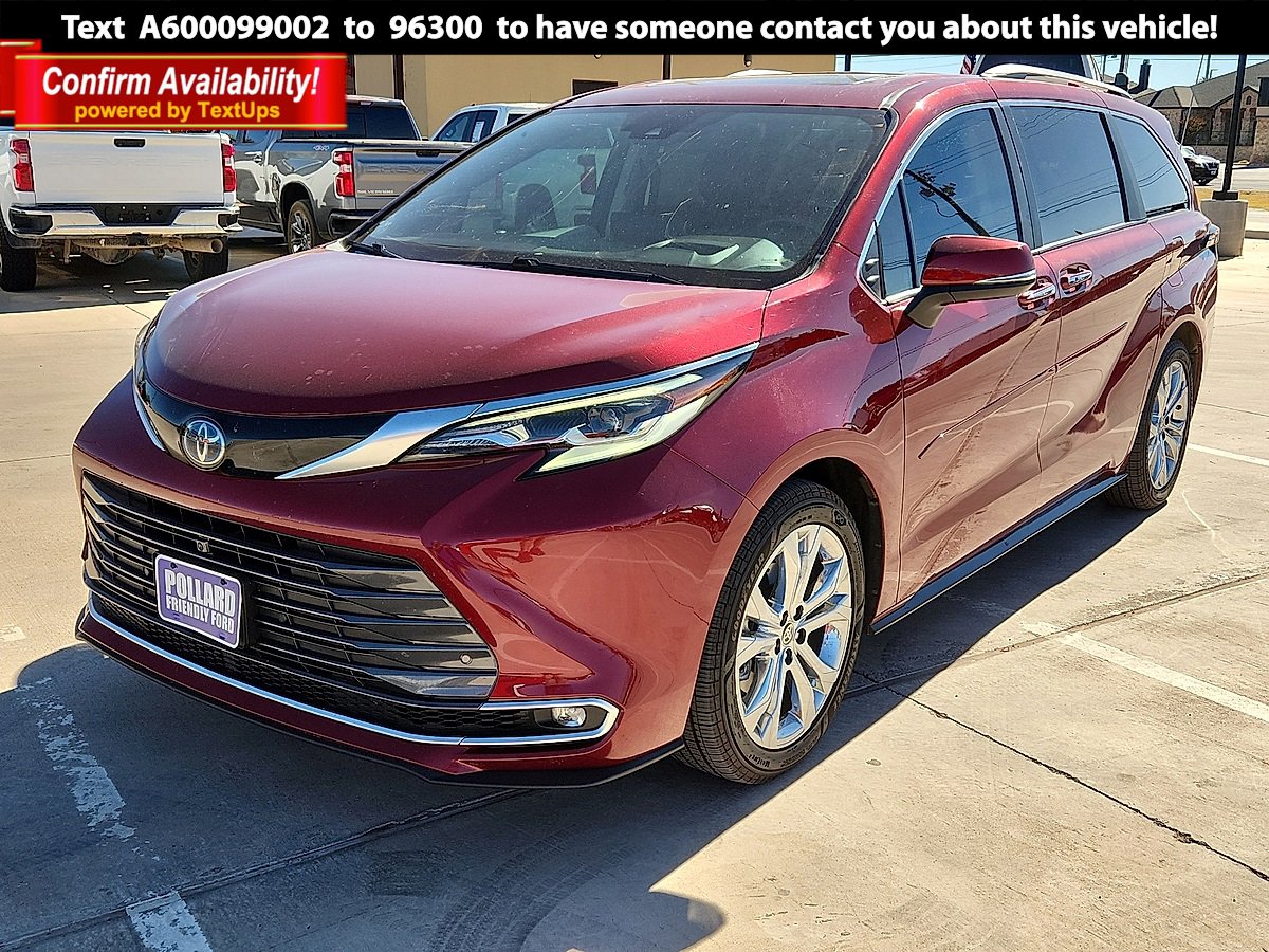 2023 Toyota Sienna Platinum's photo