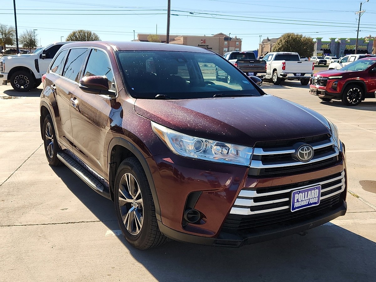 2018 Toyota Highlander LE photo 4
