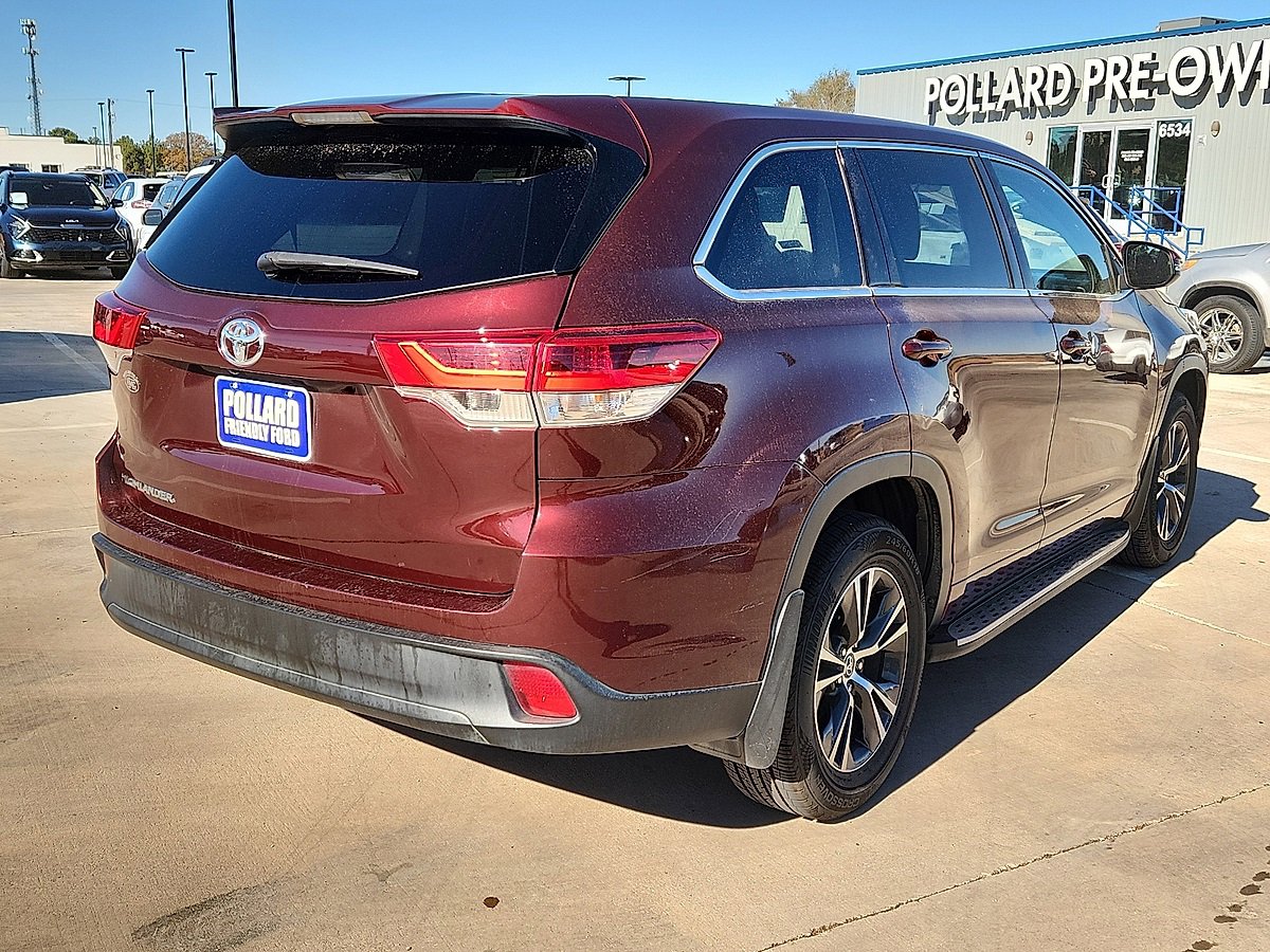 2018 Toyota Highlander LE photo 3